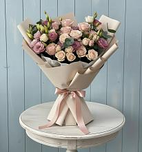 Букет цветов из:  Розы и Лизиантусы в Рождественно