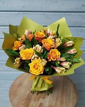 Букет цветов из:  Альстромерии и Розы #REPLACE_PRED# Рождественно