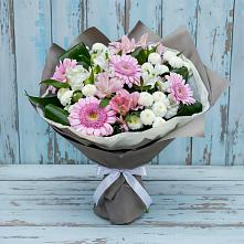 Букет цветов из:  Герберы, Альстромерии и Хризантемы #REPLACE_PRED# Рождественно