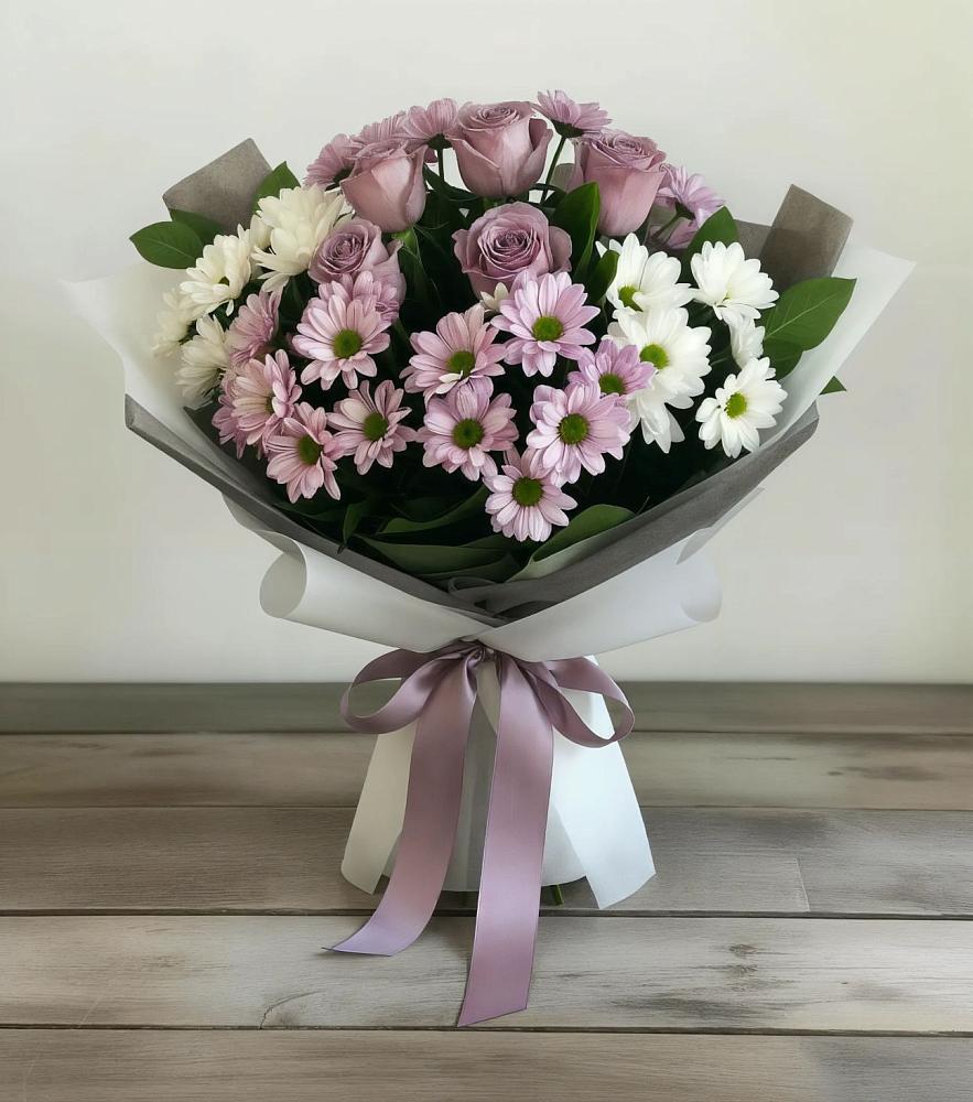 Букет цветов из: Хризантемы и Розы в Рождественно