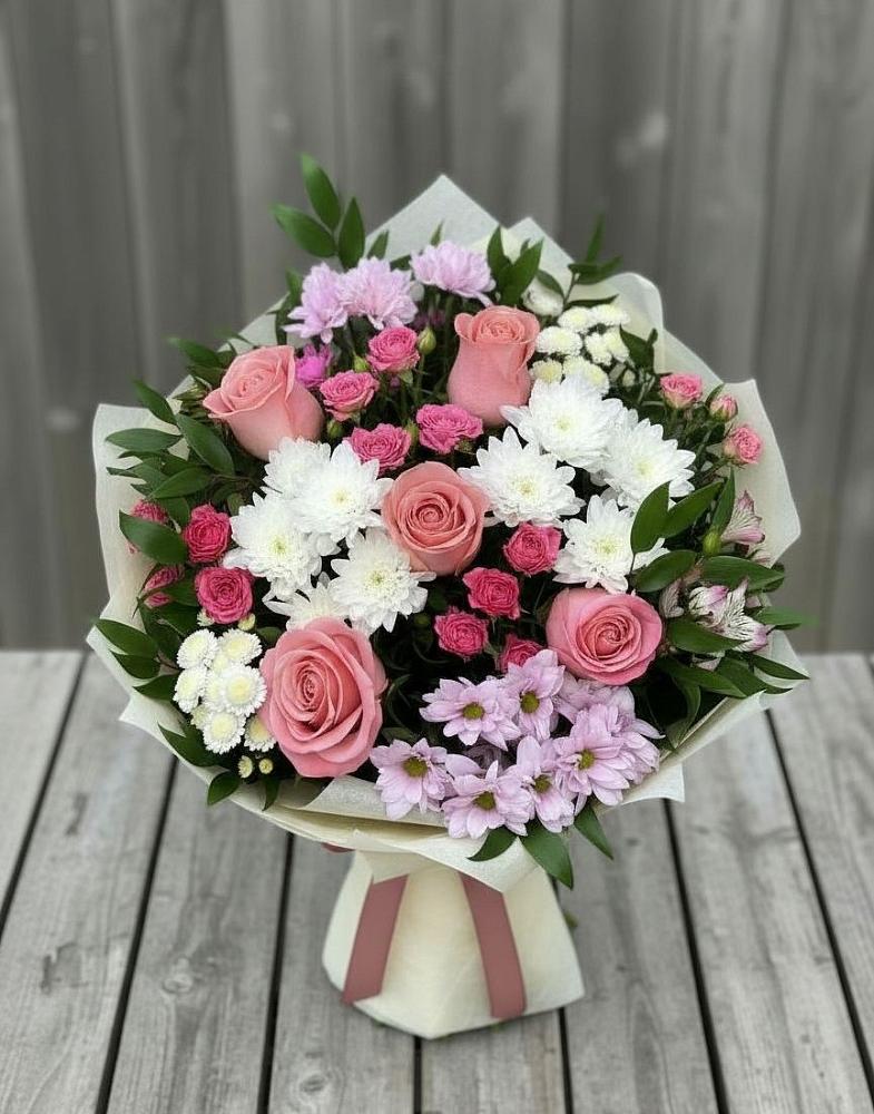 Букет цветов из: Альстромерии, Гвоздики, Розы и Хризантемы в Рождественно