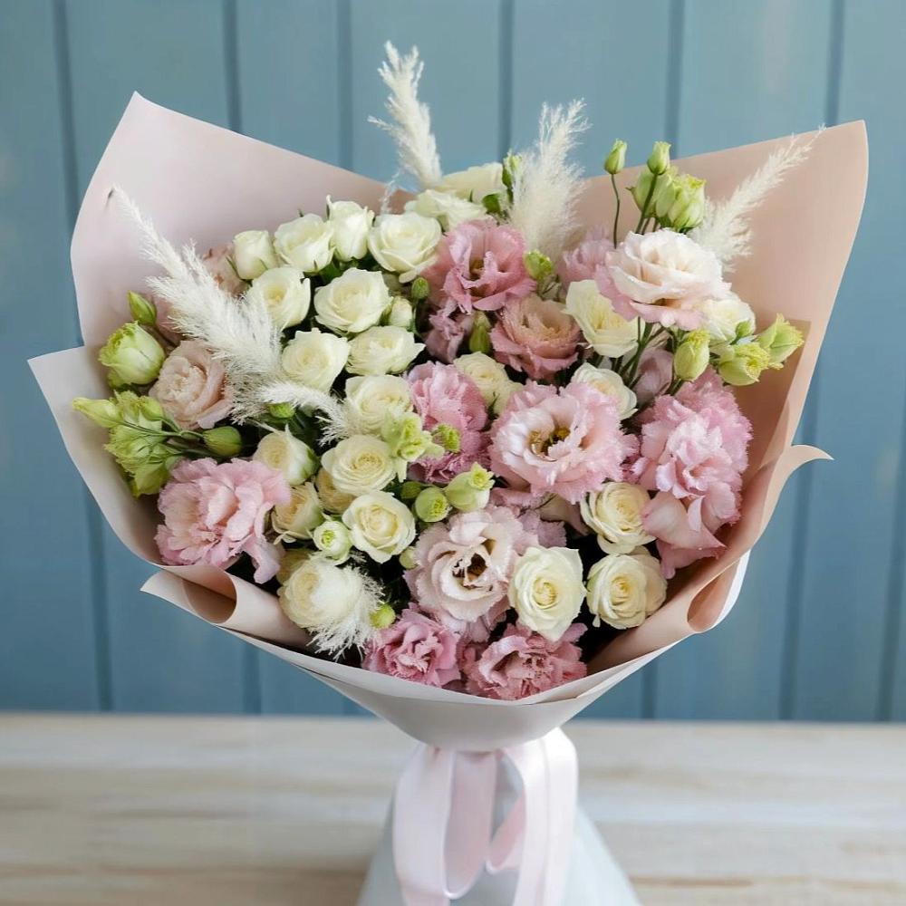 Букет цветов из: Альстромерии и Розы в Рождественно