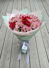 Букет цветов из:  Альстромерии в Рождественно