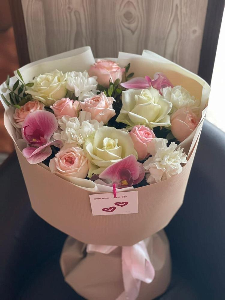 Букет цветов из: Орхидеи, Розы и Гвоздики в Рождественно