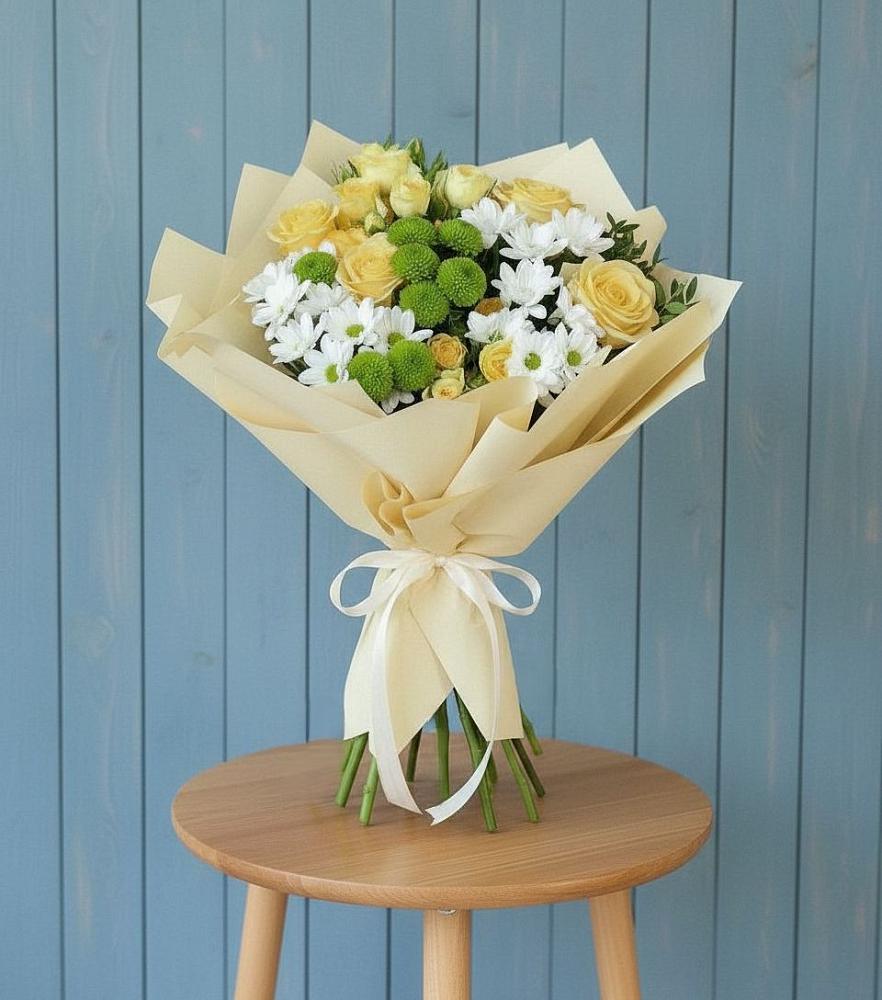 Букет цветов из: Хризантемы и Розы в Рождественно