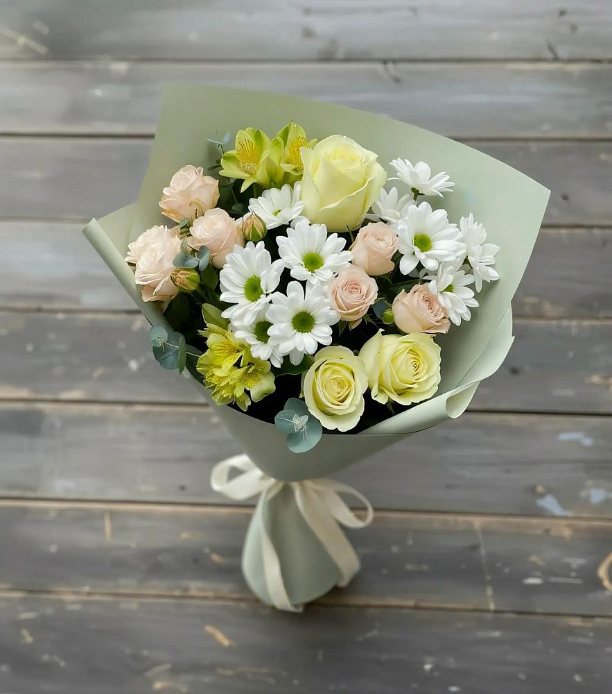 Букет цветов из: Альстромерии, Розы и Хризантемы в Рождественно