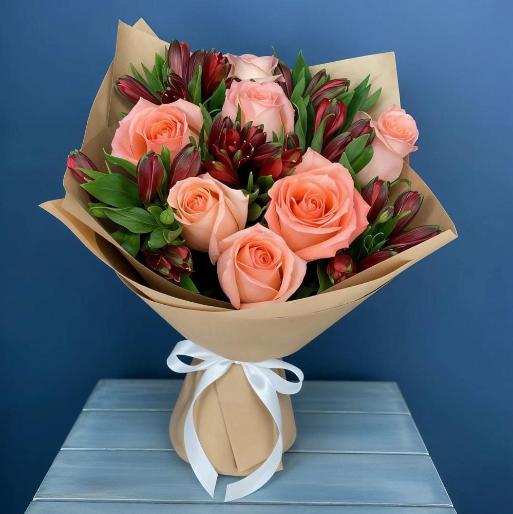 Букет цветов из: Розы и Альстромерии в Рождественно