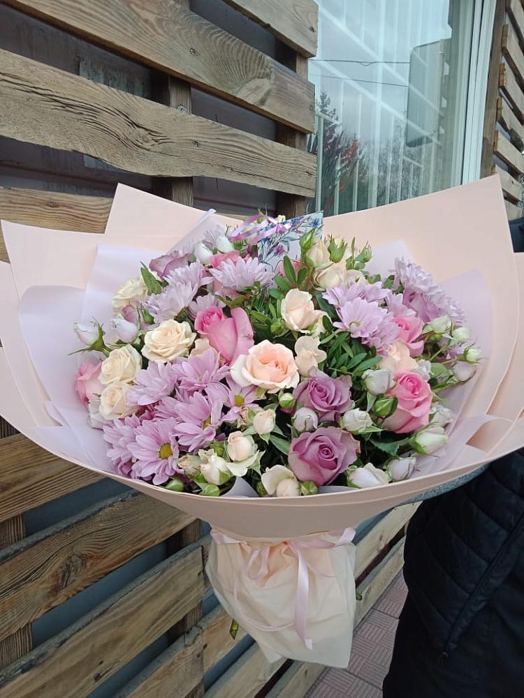 Букет цветов из: Розы и Хризантемы в Рождественно