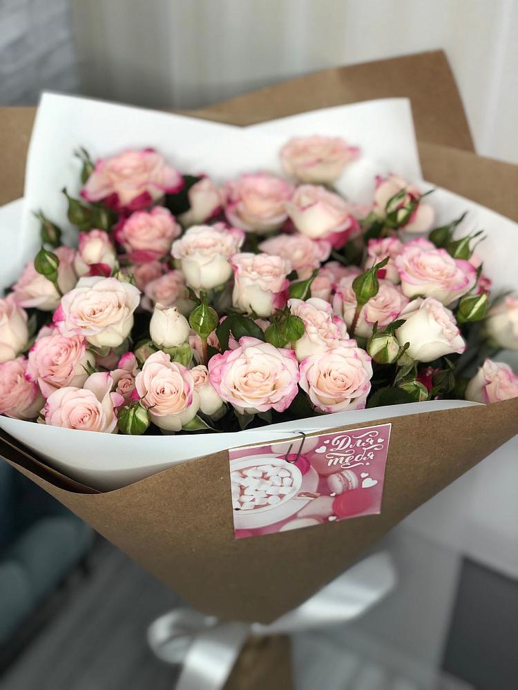 Букет цветов из: Розы в Рождественно