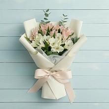 Букет цветов из:  Альстромерии в Рождественно