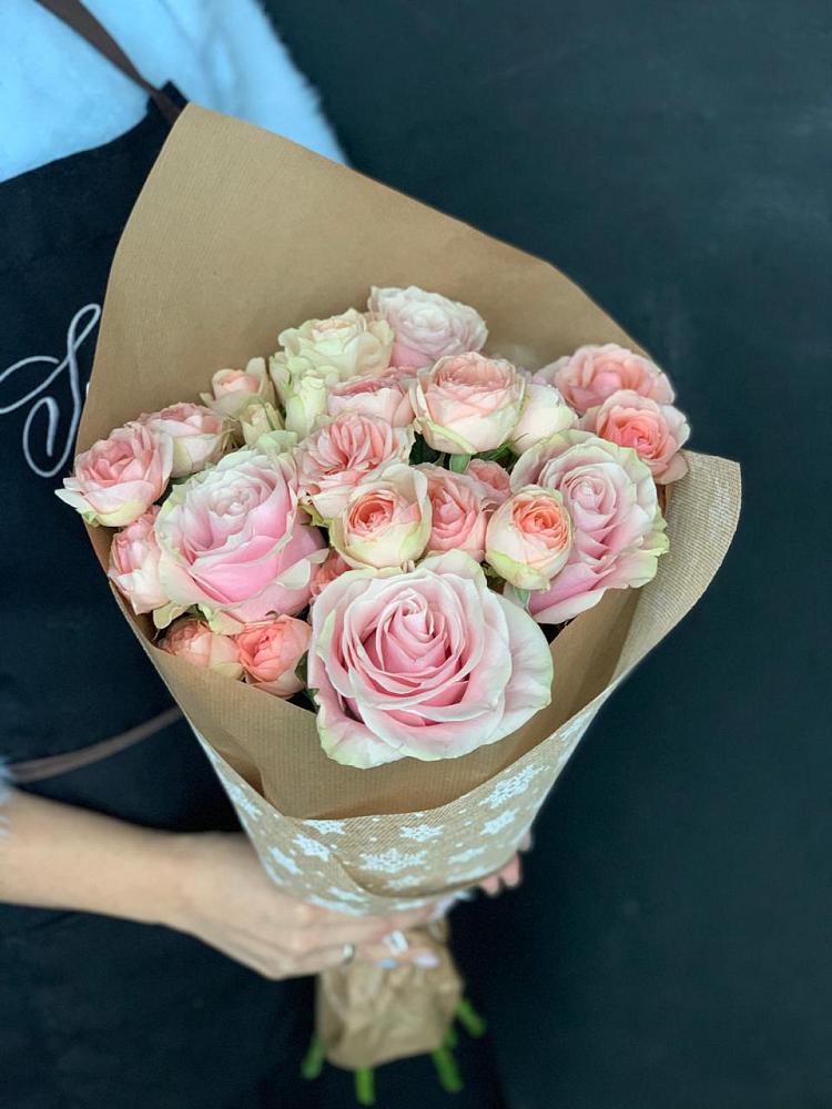 Букет цветов из: Хризантемы и Розы в Рождественно