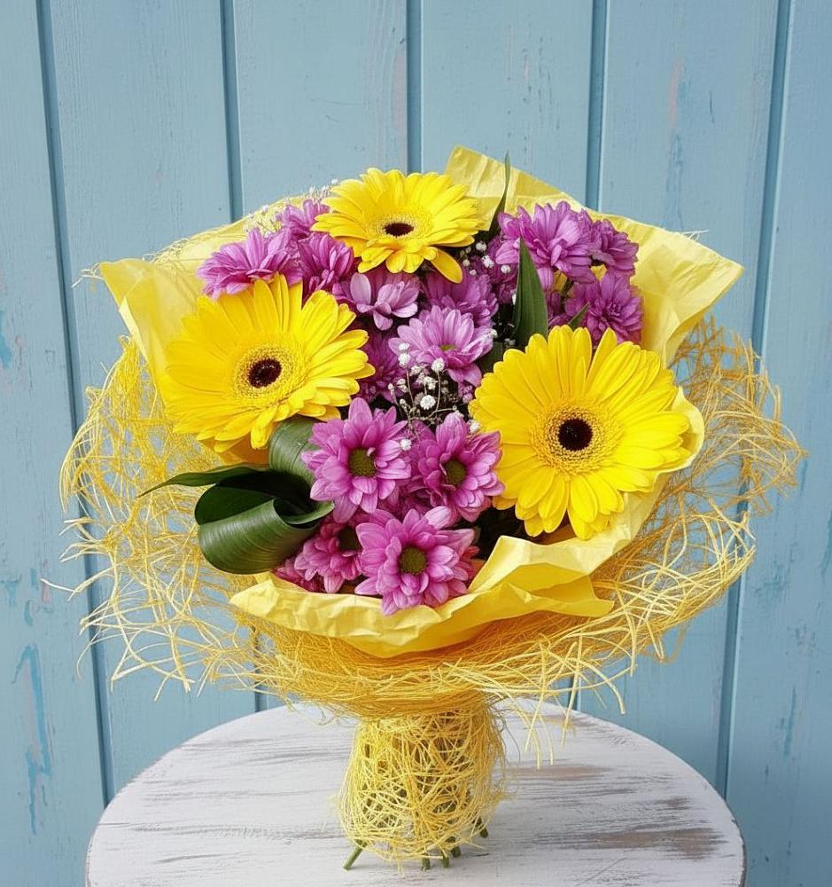 Букет цветов из: Хризантемы и Герберы в Рождественно