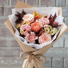 Букет цветов из:  Гвоздики, Хризантемы и Розы в Рождественно
