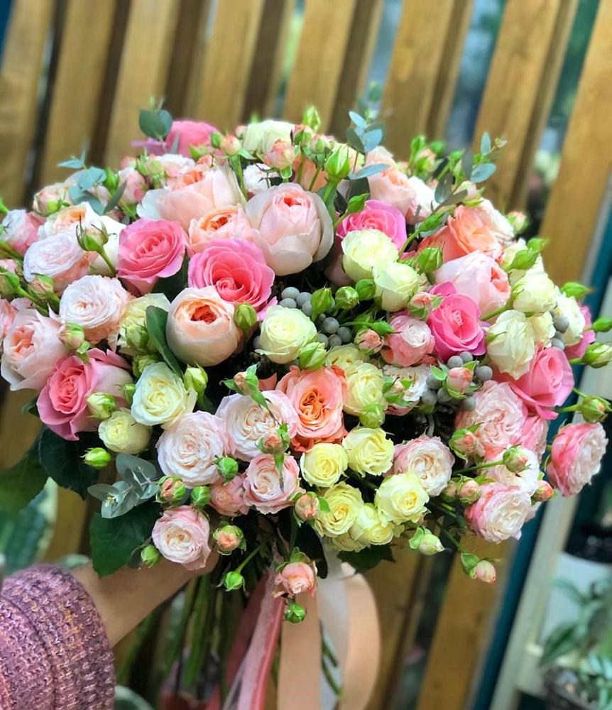 Букет цветов из: Розы в Рождественно