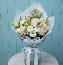 Букет цветов из:  Розы и Лизиантусы #REPLACE_PRED# Рождественно