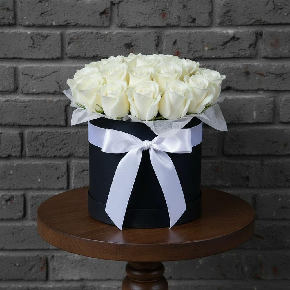 Цветочная композиция из Розы в шляпной коробке в Рождественно