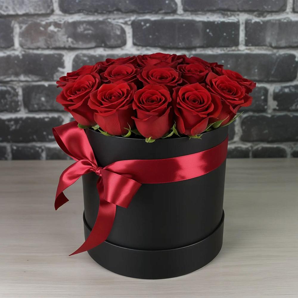 Цветочная композиция из Розы в шляпной коробке в Рождественно