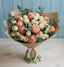 Букет цветов из:  Альстромерии и Розы в Рождественно