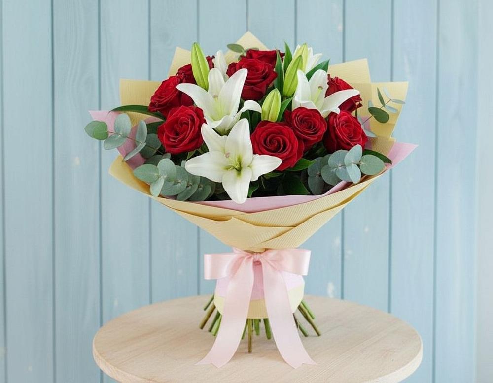 Букет цветов из: Лилии и Розы в Рождественно