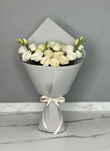 Букет цветов из:  Розы и Лизиантусы #REPLACE_PRED# Рождественно